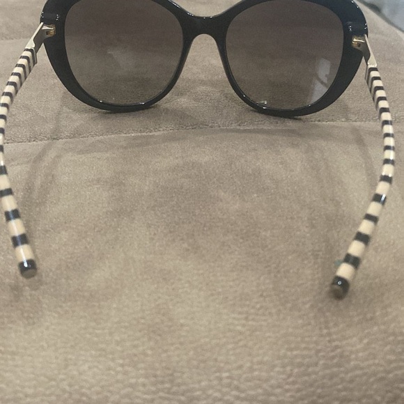 Giorgio Armani sunglasses(Authentic) - Picture 6 of 7